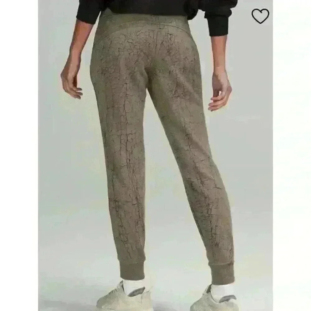 Lululemon Warm Down 7/8 Length Jogger Sweatpant Women's Size 8 Brown Pockets - Picture 2 of 7